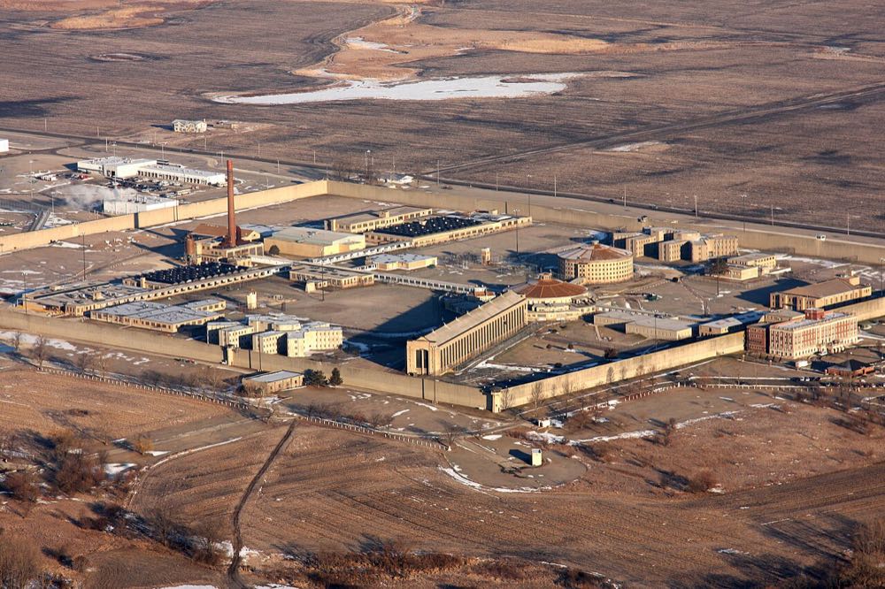 Photo of Illinois Department of Correction (IL DOC) in Illinois (photo 1 of 2)